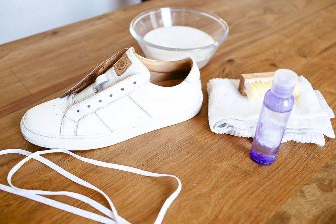 Как почистить белые кроссовки из кожи, замши, нубука, текстиля