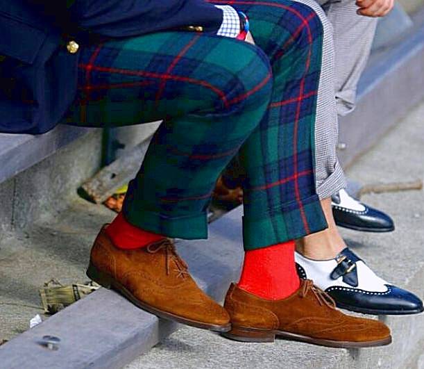 Цветные мужские носки: как выбрать и с чем носить?