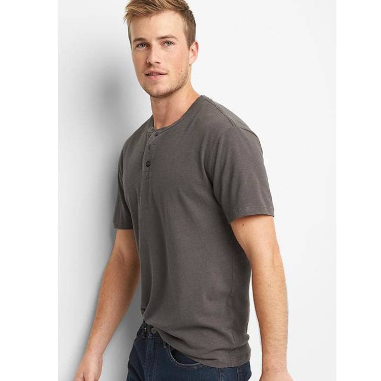 4 вида мужских футболок, которые обязательно иметь в гардеробе