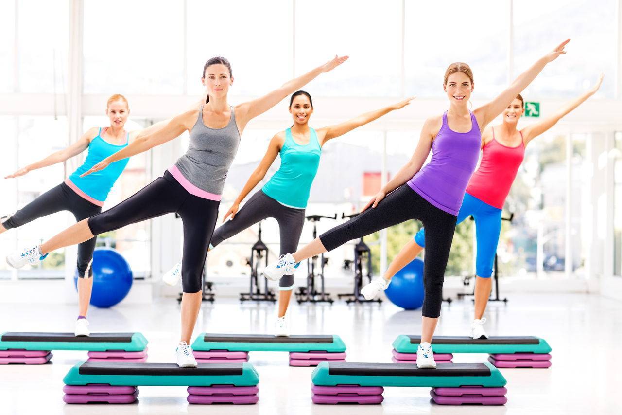 Программа тренировок в тренажерном зале для женщин. фитнес в спортзале для начинающих, первые тренировки, упражнения