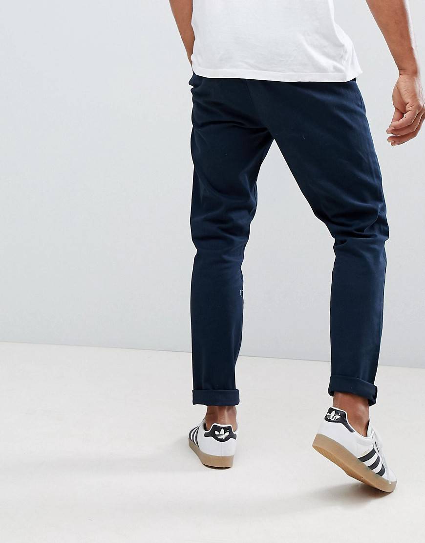 Как правильно подворачивать мужские джинсы – секреты и модные тенденции