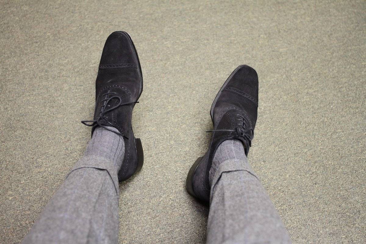 Как носить носки с ботинками?