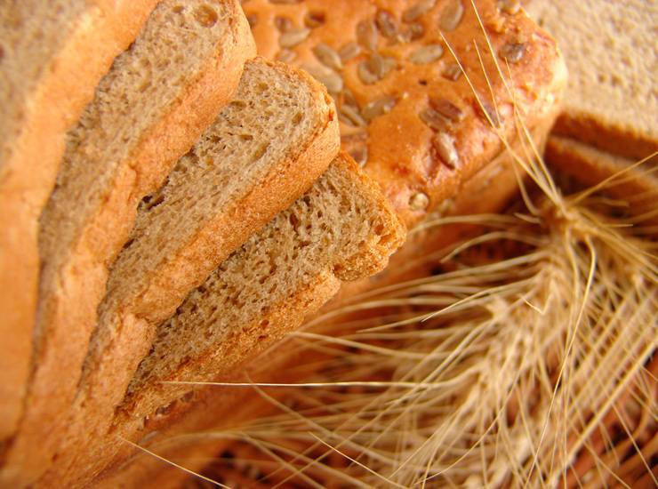 Ржаной хлеб: польза или вред желудку // нтв.ru