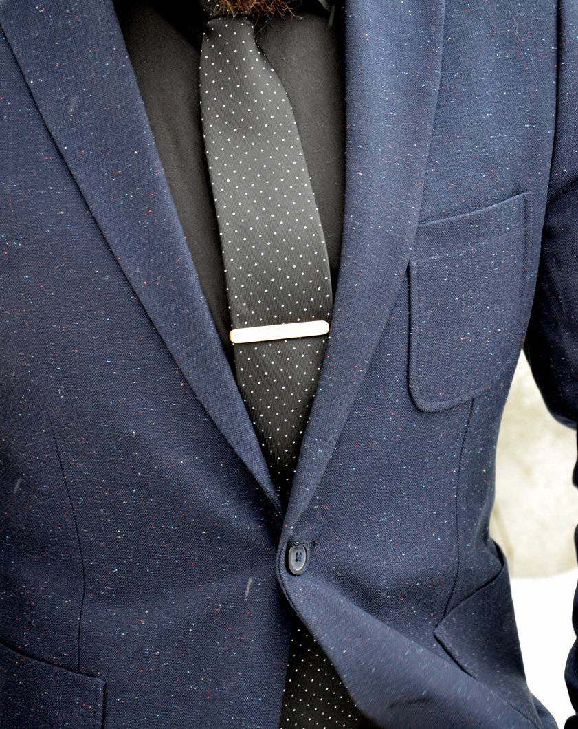 Как правильно выбирать и носить зажим для галстука: основные правила
