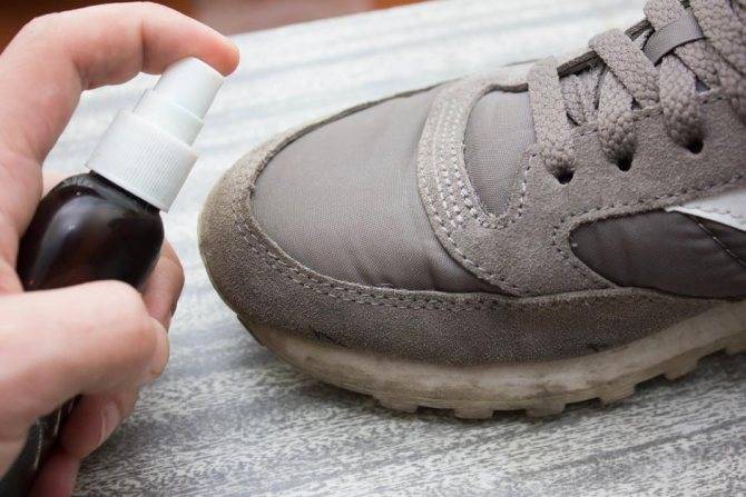 Как отчистить кроссовки — белая, кожаная, замшевая и тканевая обувь