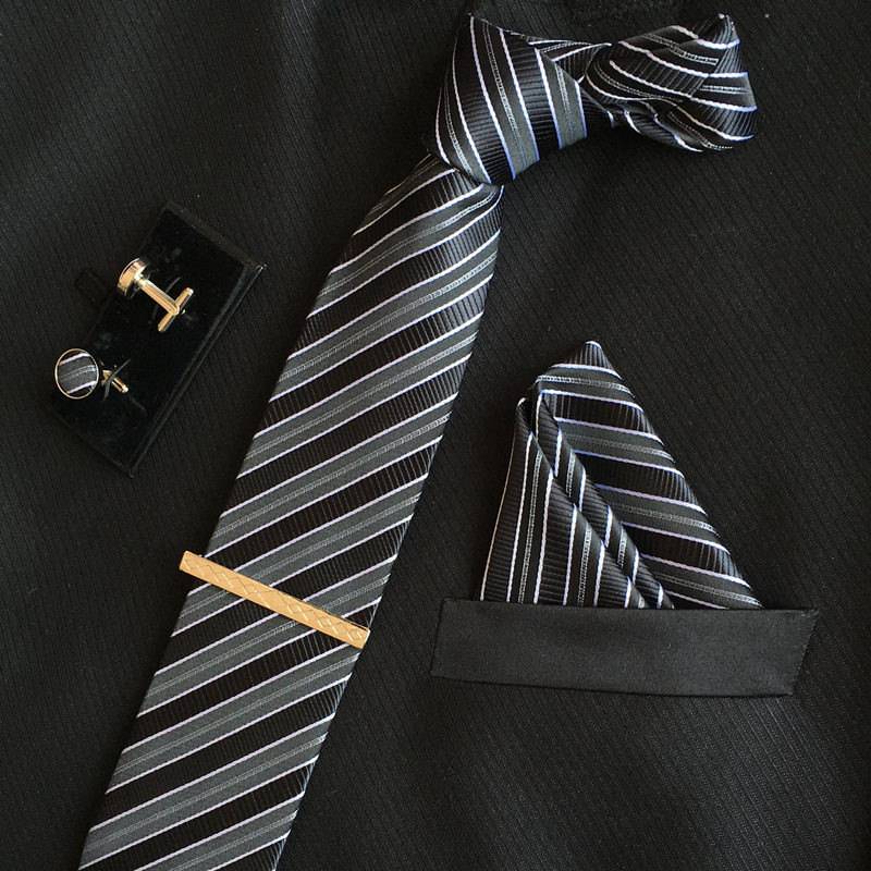 Как выбрать и носить зажим для галстука?
