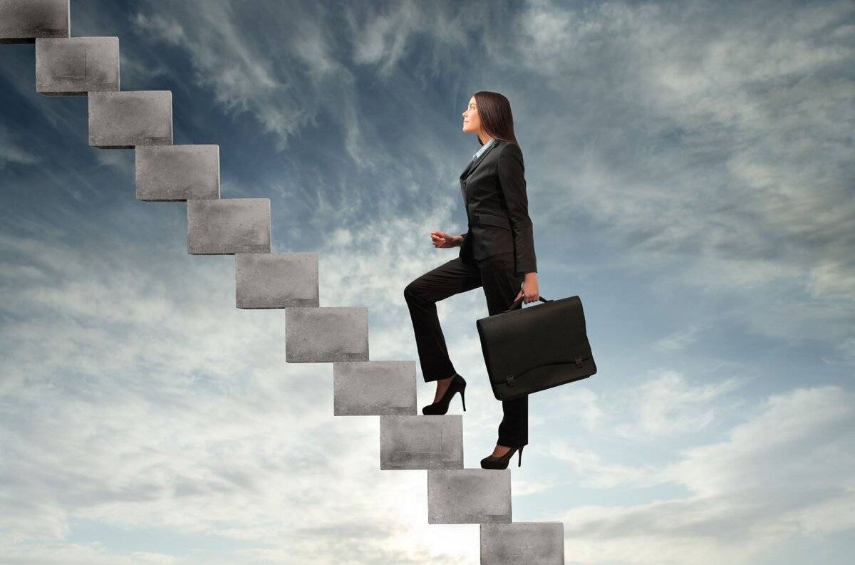 Как подняться по карьерной лестнице?