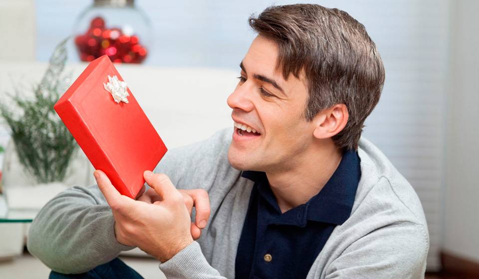 Что подарить мужчине на новый год 2020: 7 оригинальных идей подарка для мужа, папы и молодого человека