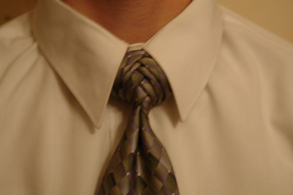 Тонкие галстуки: техника завязывания и правила ношения