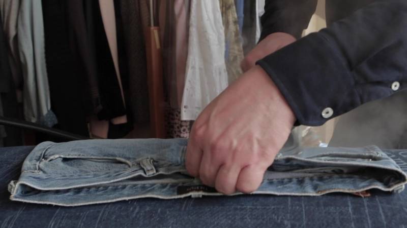 Полезные советы для мужчин: как гладить брюки, джинсы, рубашку и пиджак, как самостоятельно почистить пиджак. как гладить брюки со стрелками: домашние секреты как погладить штаны без стрелок