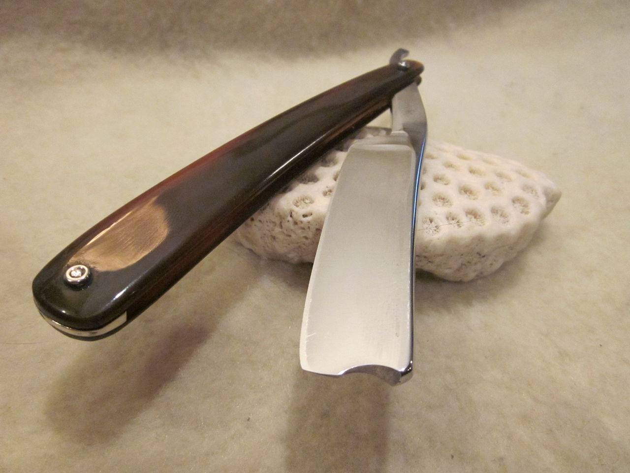 Как правильно бриться опасной бритвой: пошаговая инструкция, чтобы не истечь кровью