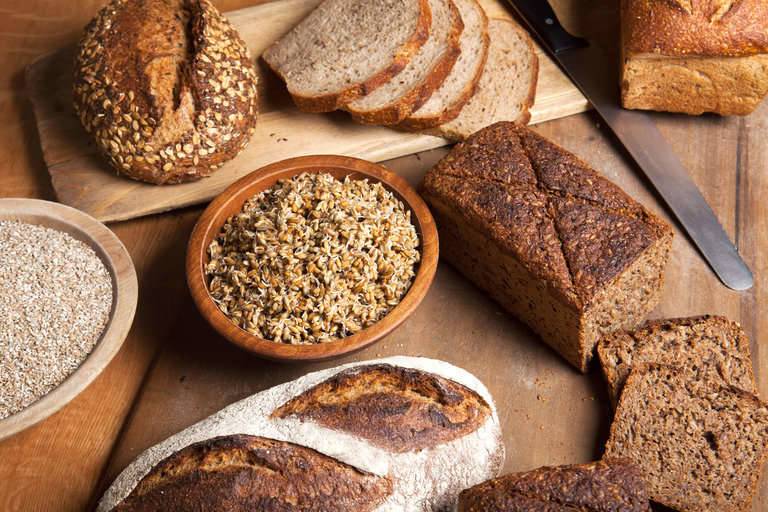 Какой хлеб полезнее черный или белый? | польза и вред