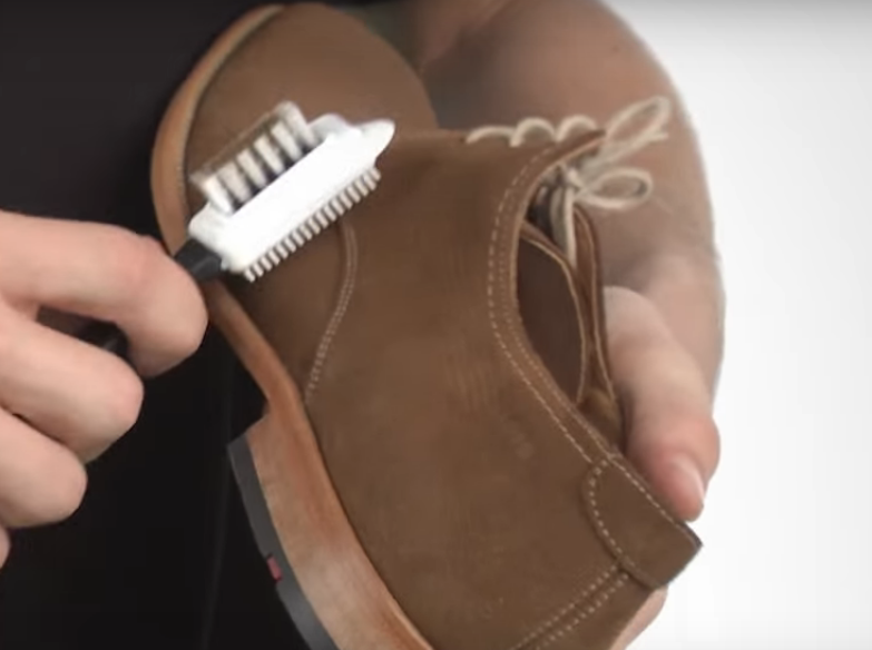 Как правильно чистить обувь