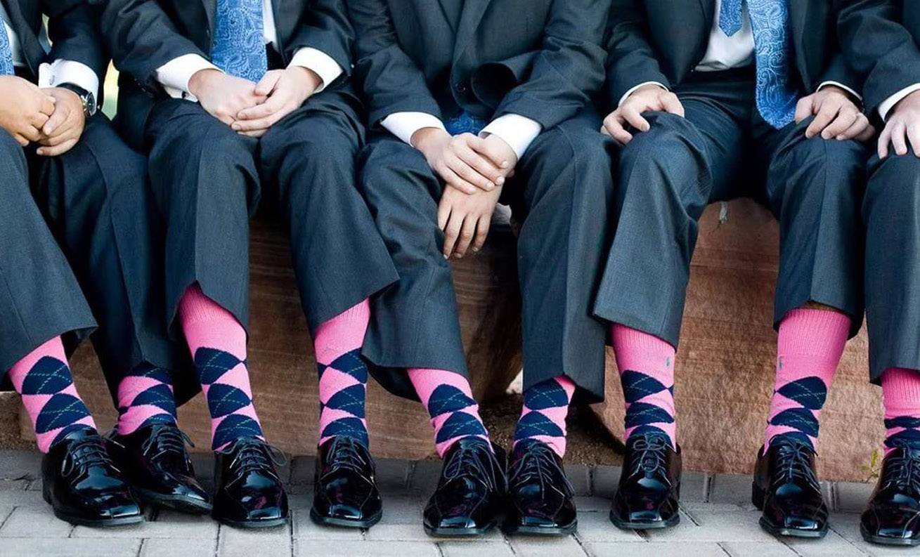 Ах, эти цветные носки: можно ли носить их в офис?