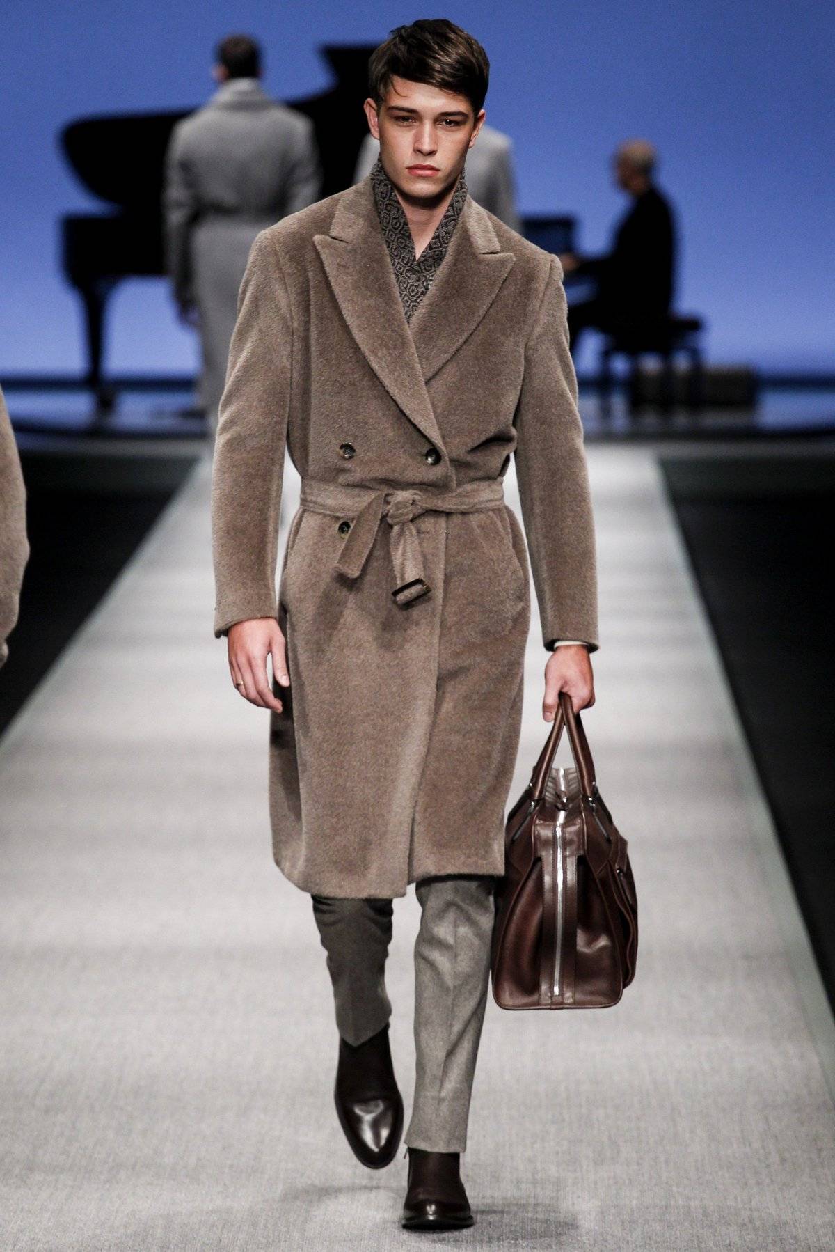 Модное мужское пальто 2021