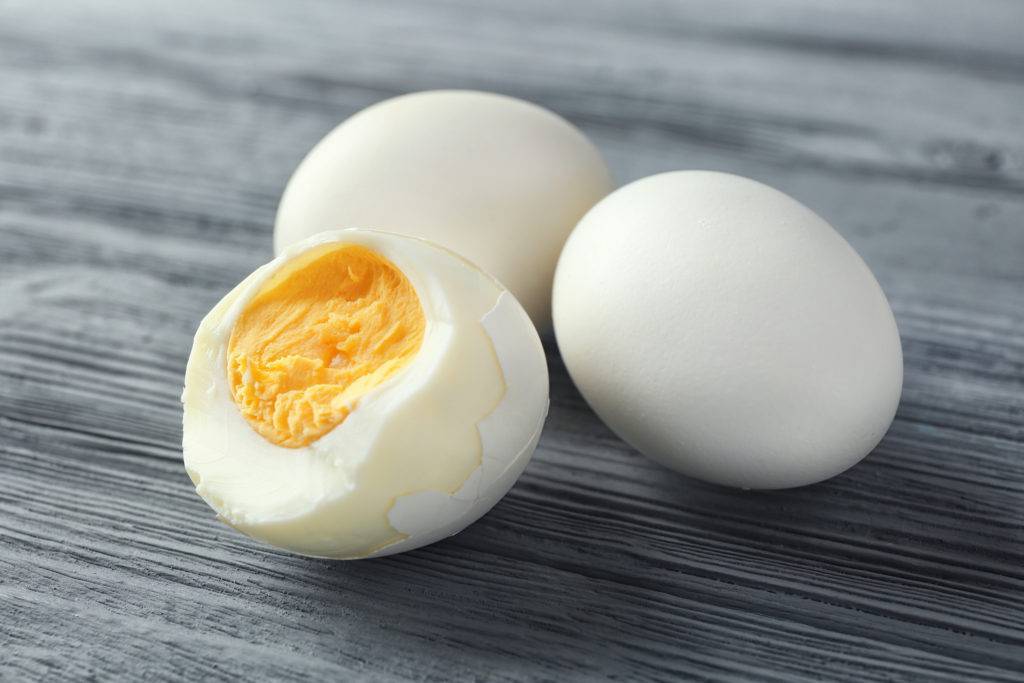 Сколько яиц можно съедать в день? что будет, если есть много яиц?