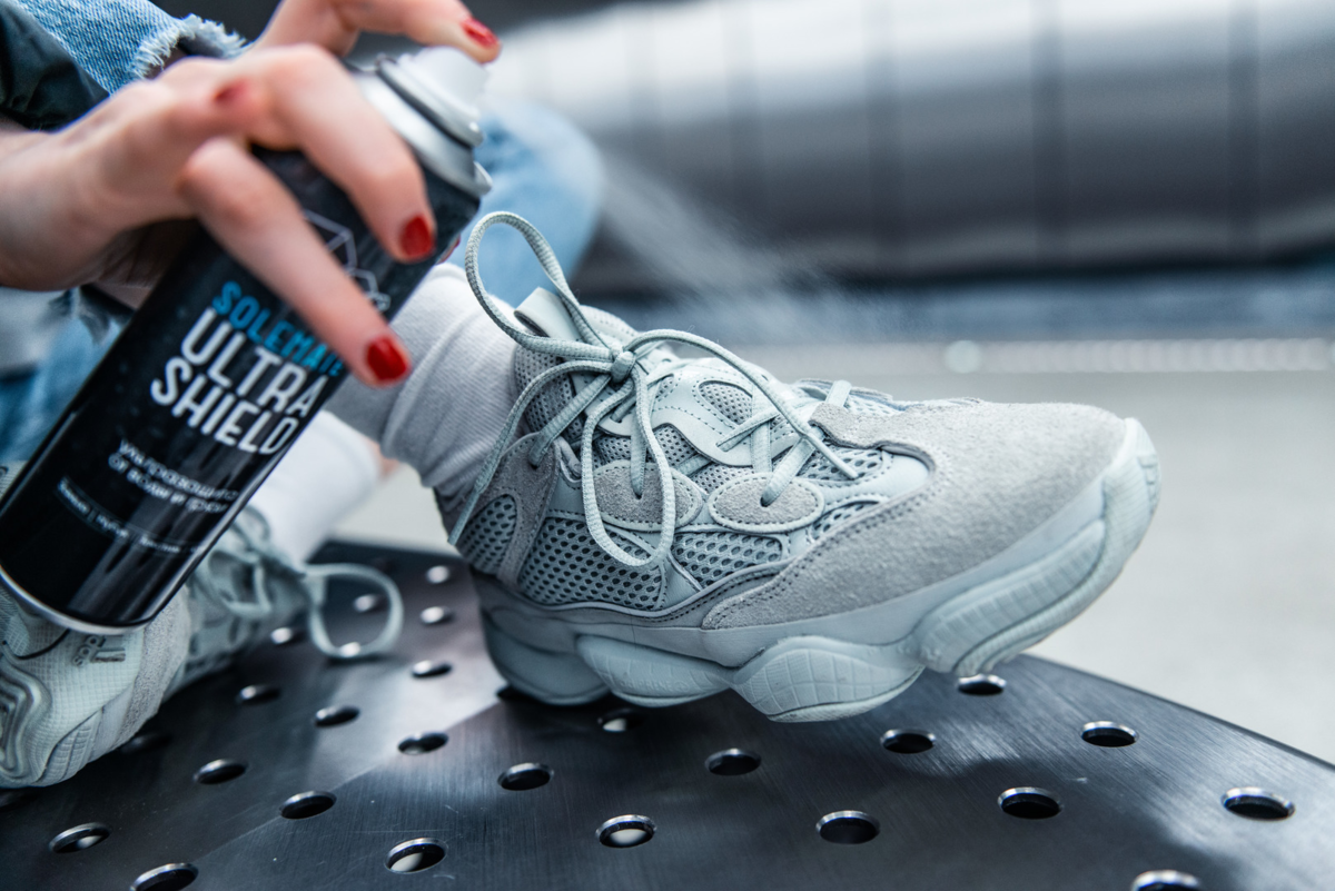Как стирать кроссовки вручную: все правила ухода, которые сберегут обувь
