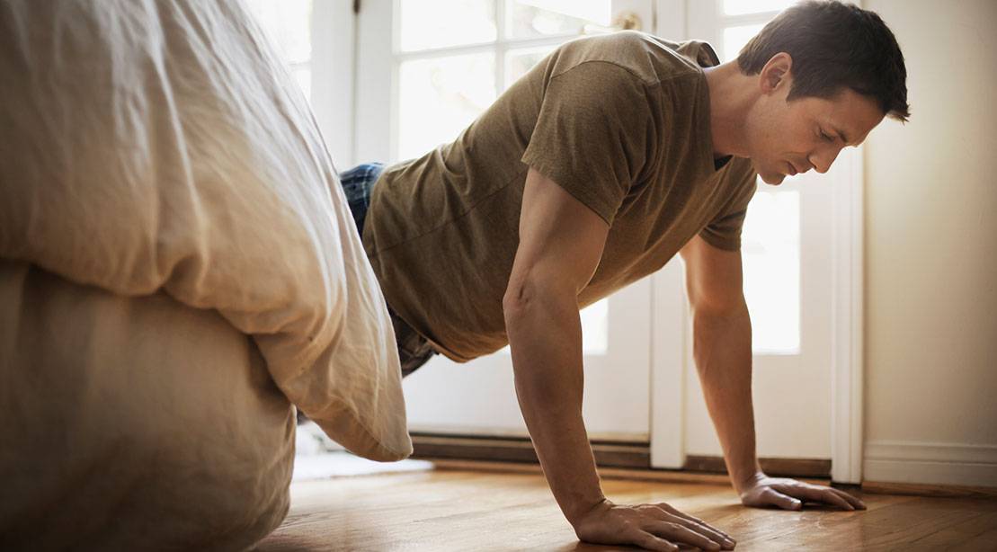 Утренняя зарядка: 10 упражнений для мужчин