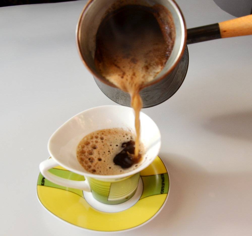 Как приготовить растворимый кофе и как правильно его выбирать. почему растворимые гранулы менее популярны, их польза и вред