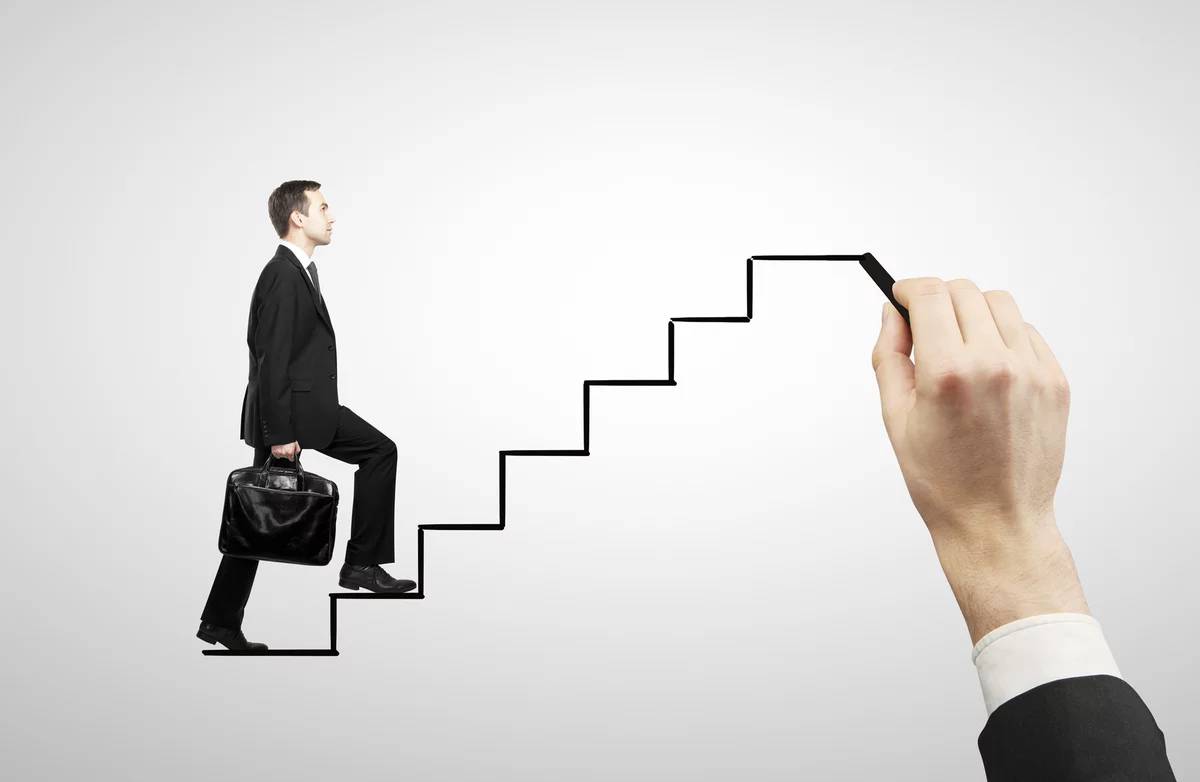 Продвижение в карьере зависит от характера. психологи рассказали о тех чертах, которыми обладают люди, быстро идущие по карьерной лестнице