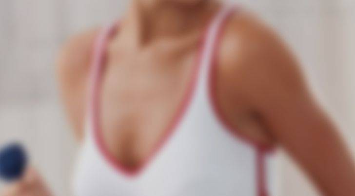 Как накачать грудь девушке: упражнения для мышц груди