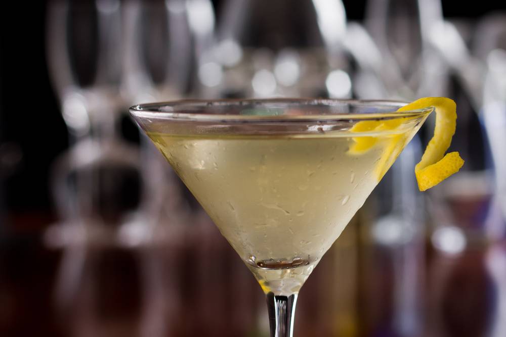 Классический “мартини бьянко” – как пить и закусывать правильно