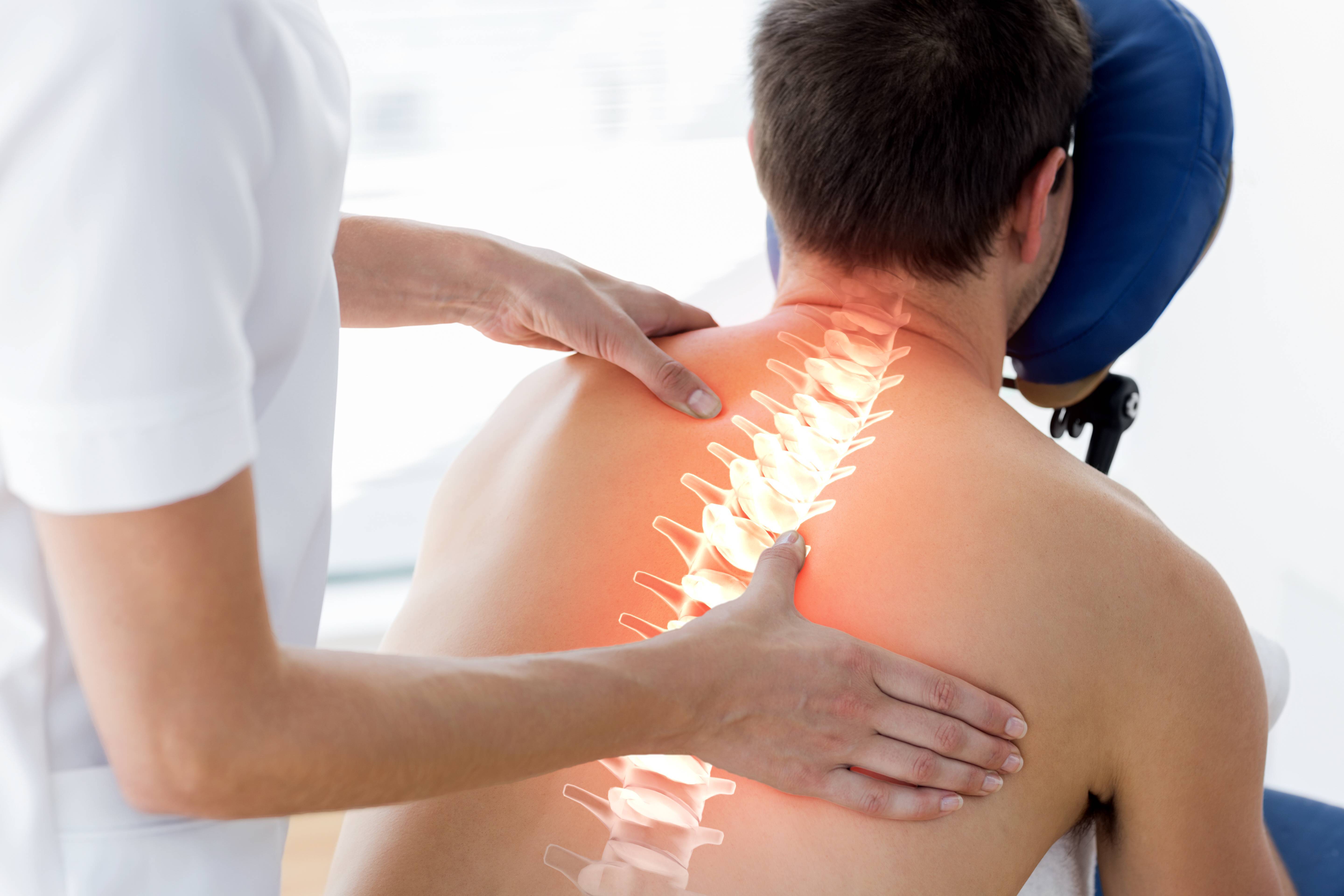 Боль в спине после подъема тяжестей: как лечить в домашних условиях