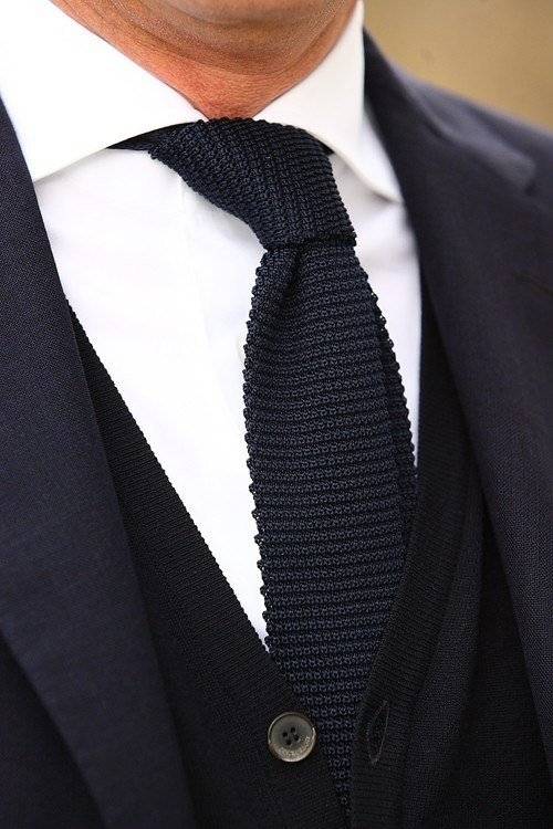 Вязаный галстук