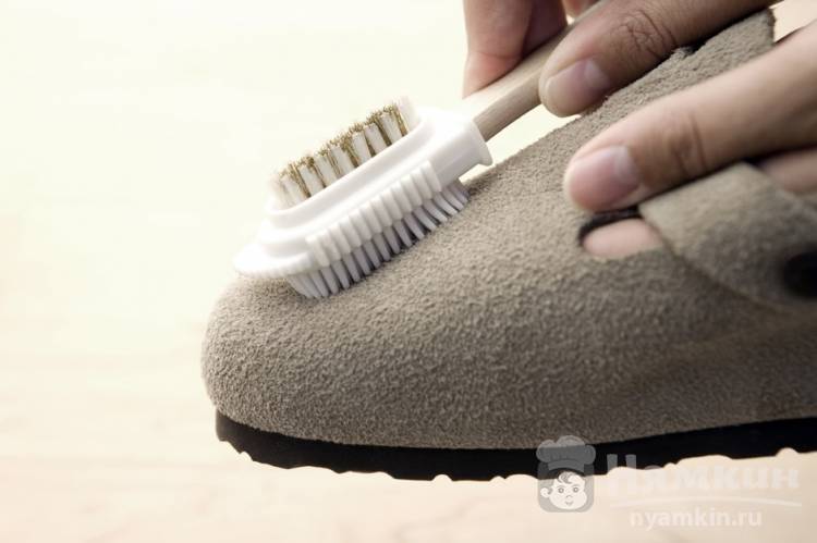 Как стирать кроссовки вручную
