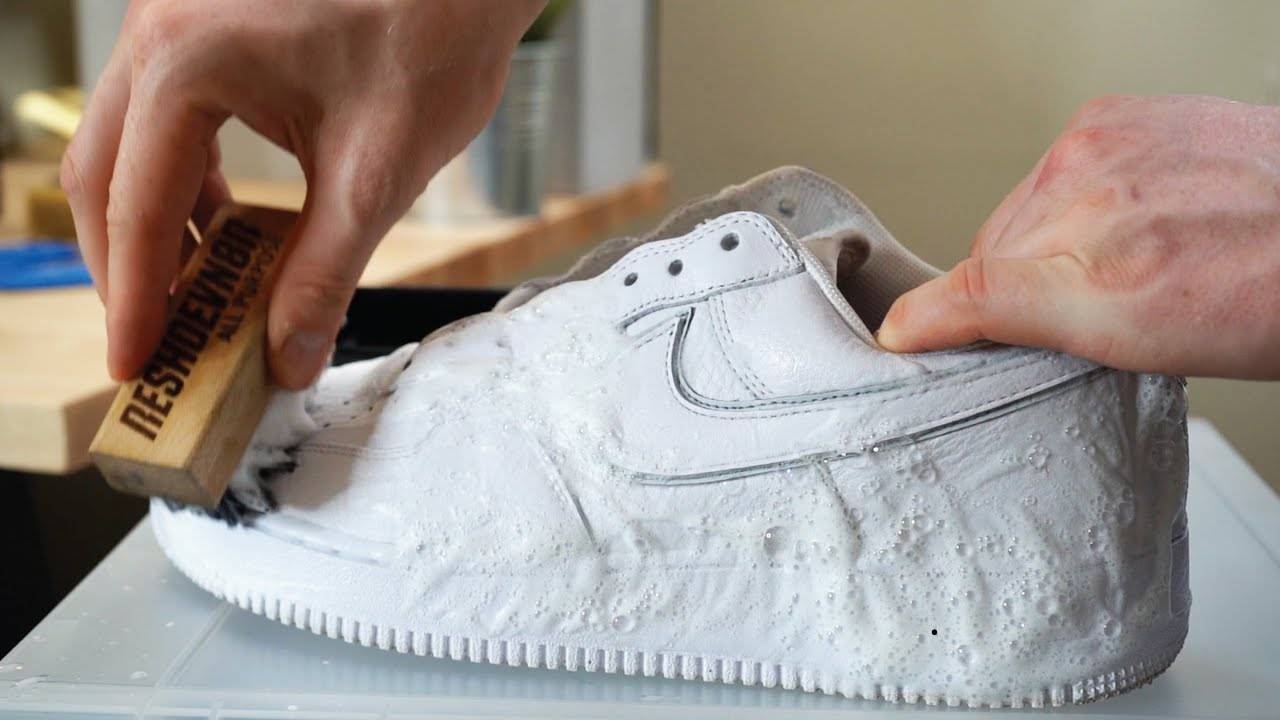 Как почистить белые кроссовки из кожи, замши, нубука, текстиля