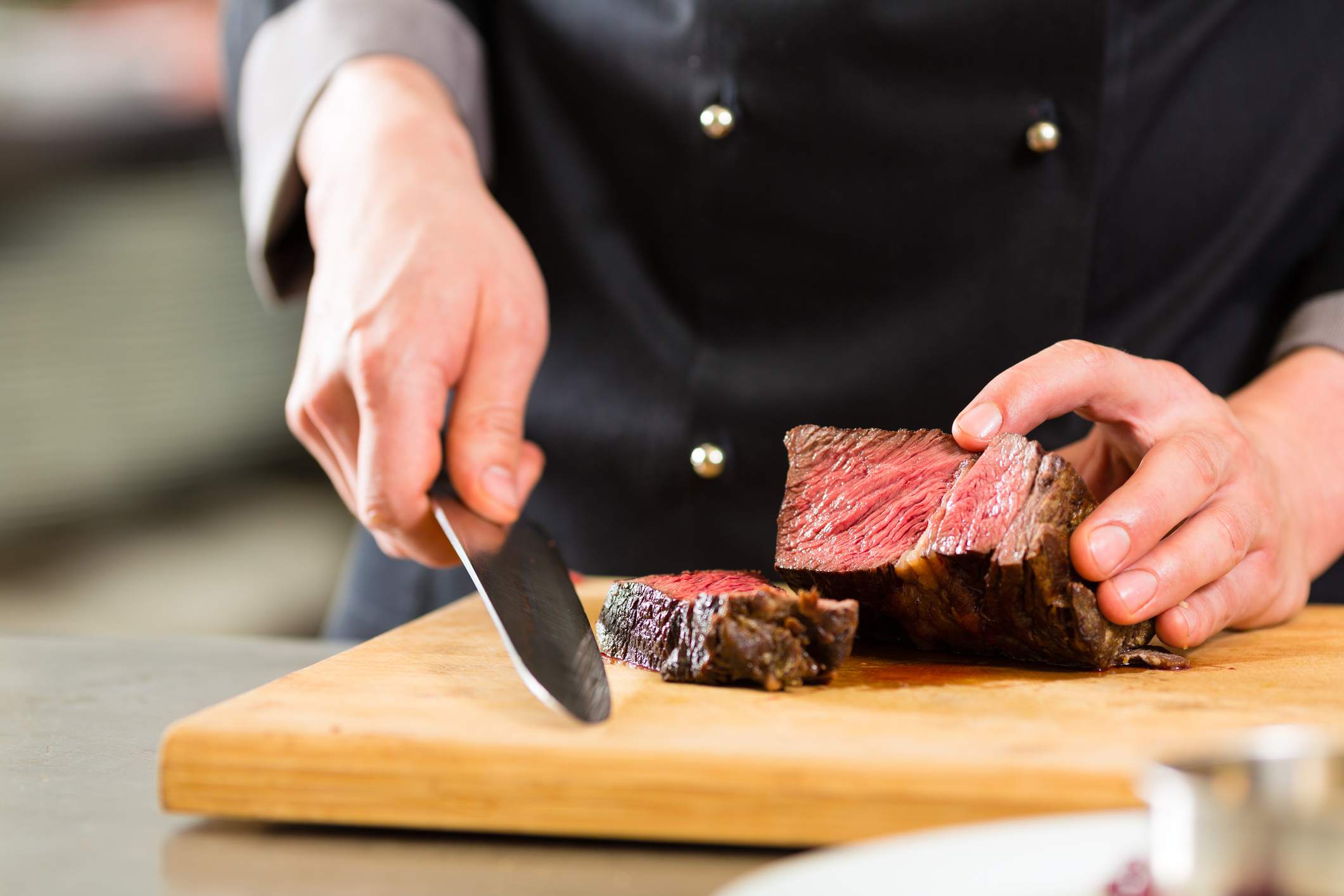 Как приготовить стейк из говядины дома — настоящая мужская кухня!